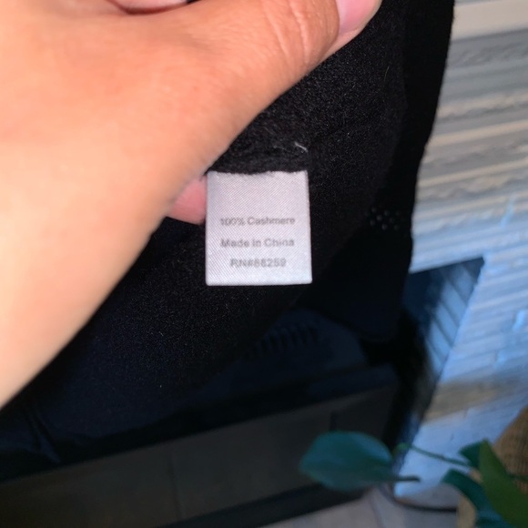 Subtle Luxury 100% Cashmere Black Button Accent Crewneck Sweater NEW Size S - Picture 3 of 5